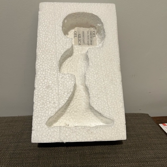 Thomas Kinkade “Red at Heart” Collectible - Picture 9 of 9